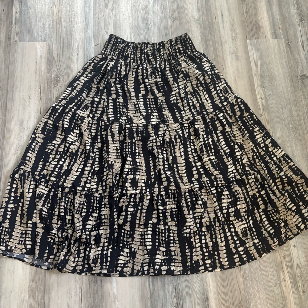 BloomChic NWT Size 14-16 elastic waist length is 33.5 maxi skirt